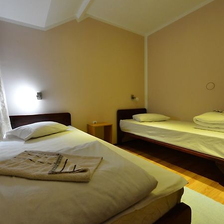 Hotel Prenociste Stojic Novi Sad Exterior foto