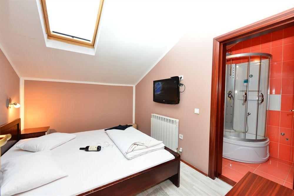 Hotel Prenociste Stojic Novi Sad Exterior foto
