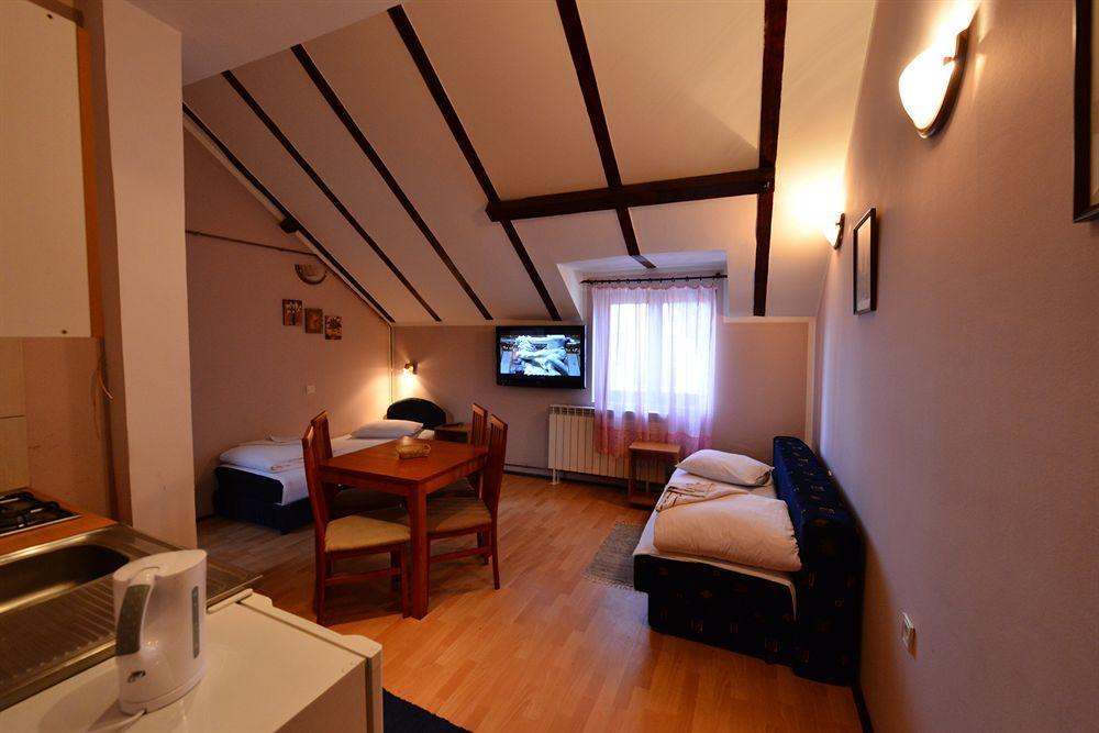Hotel Prenociste Stojic Novi Sad Exterior foto