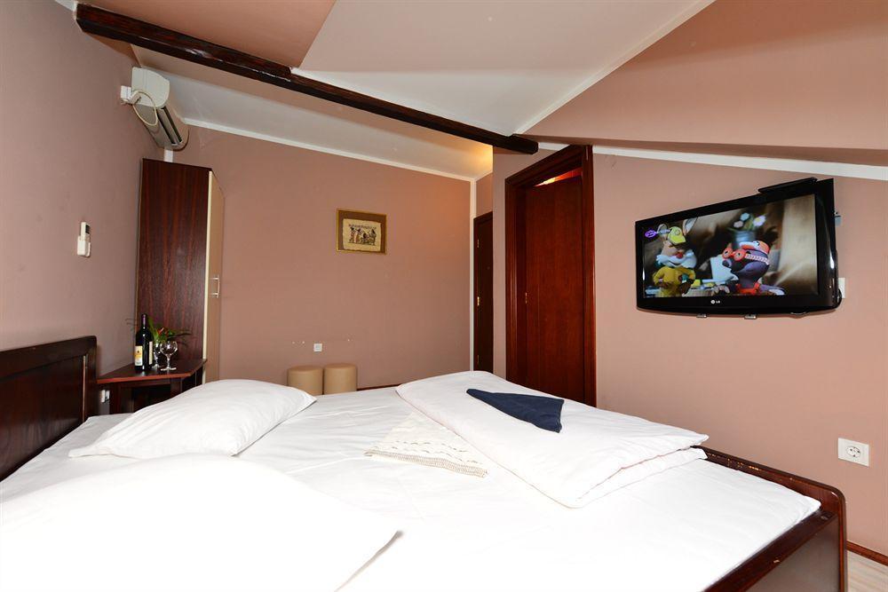Hotel Prenociste Stojic Novi Sad Exterior foto