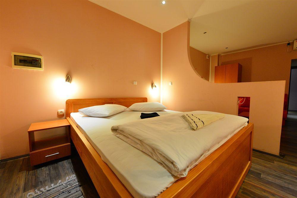 Hotel Prenociste Stojic Novi Sad Exterior foto