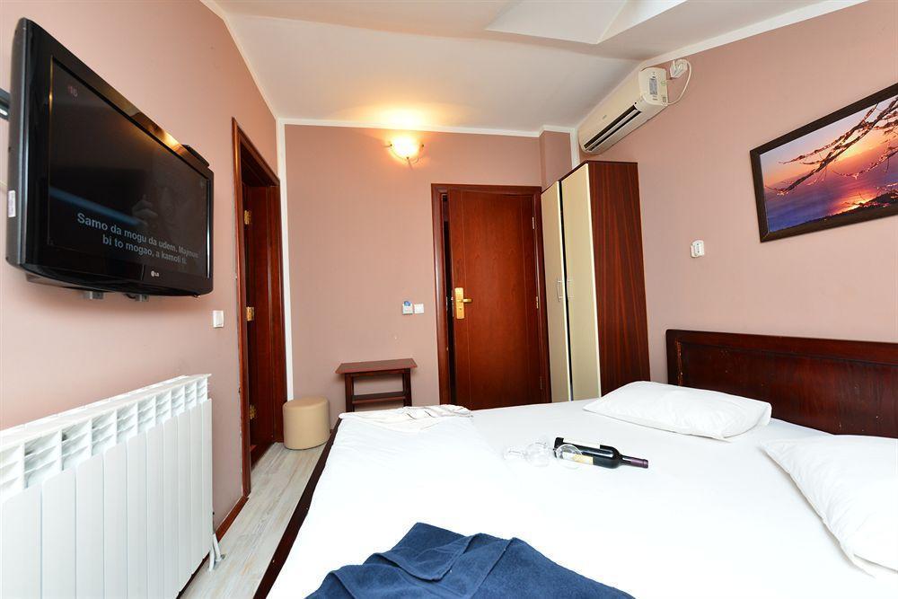 Hotel Prenociste Stojic Novi Sad Exterior foto