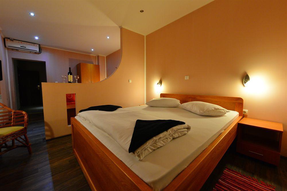 Hotel Prenociste Stojic Novi Sad Exterior foto
