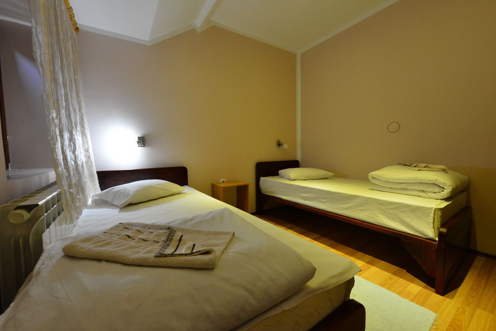 Hotel Prenociste Stojic Novi Sad Exterior foto