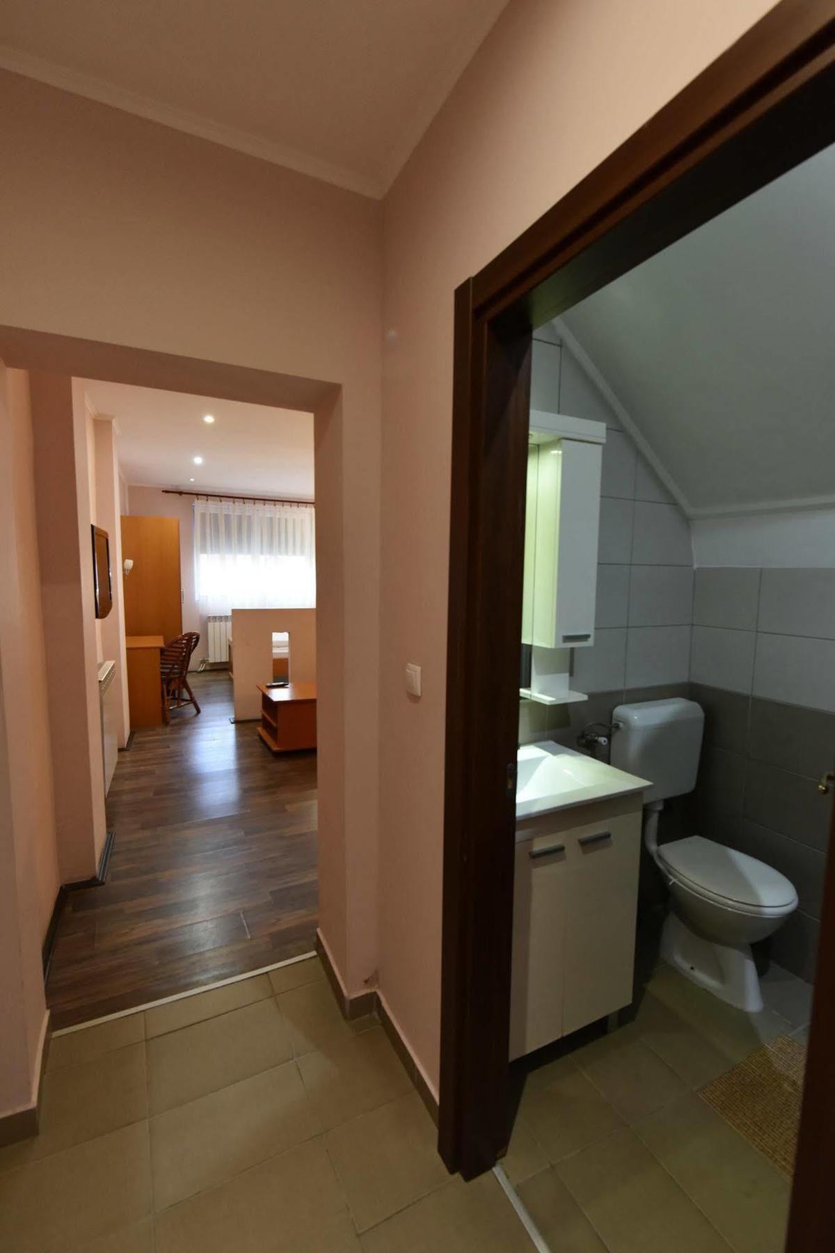 Hotel Prenociste Stojic Novi Sad Exterior foto