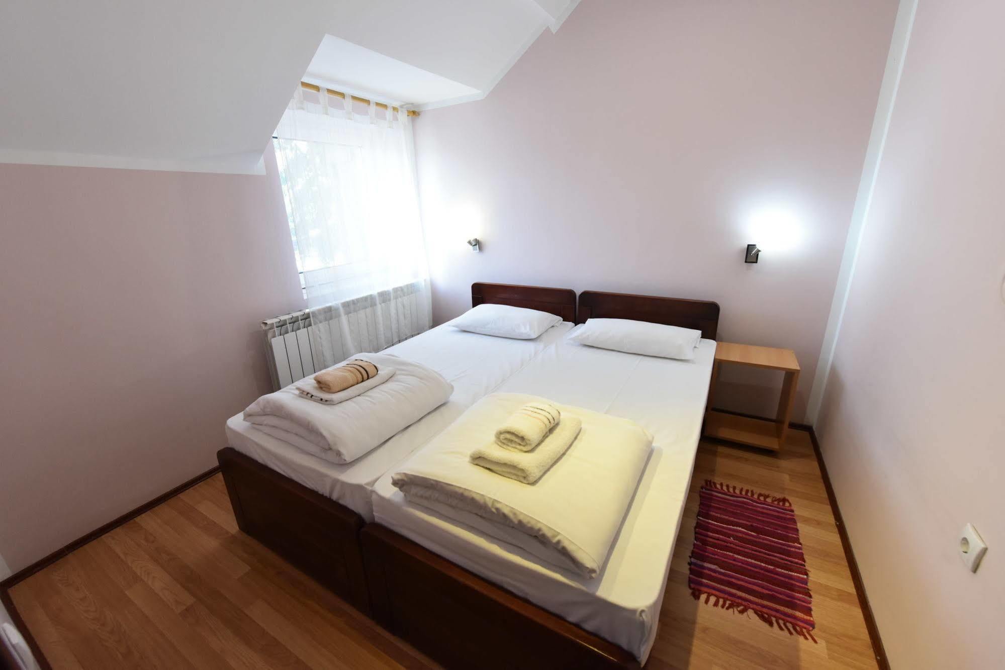 Hotel Prenociste Stojic Novi Sad Exterior foto