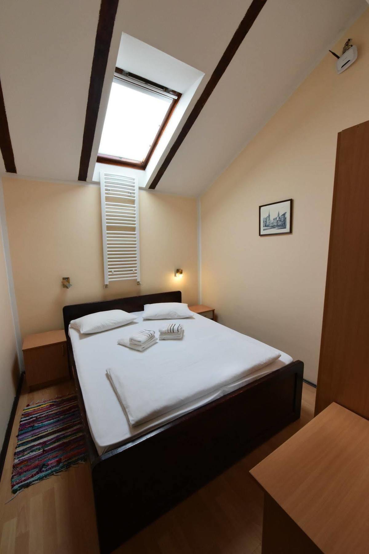 Hotel Prenociste Stojic Novi Sad Exterior foto