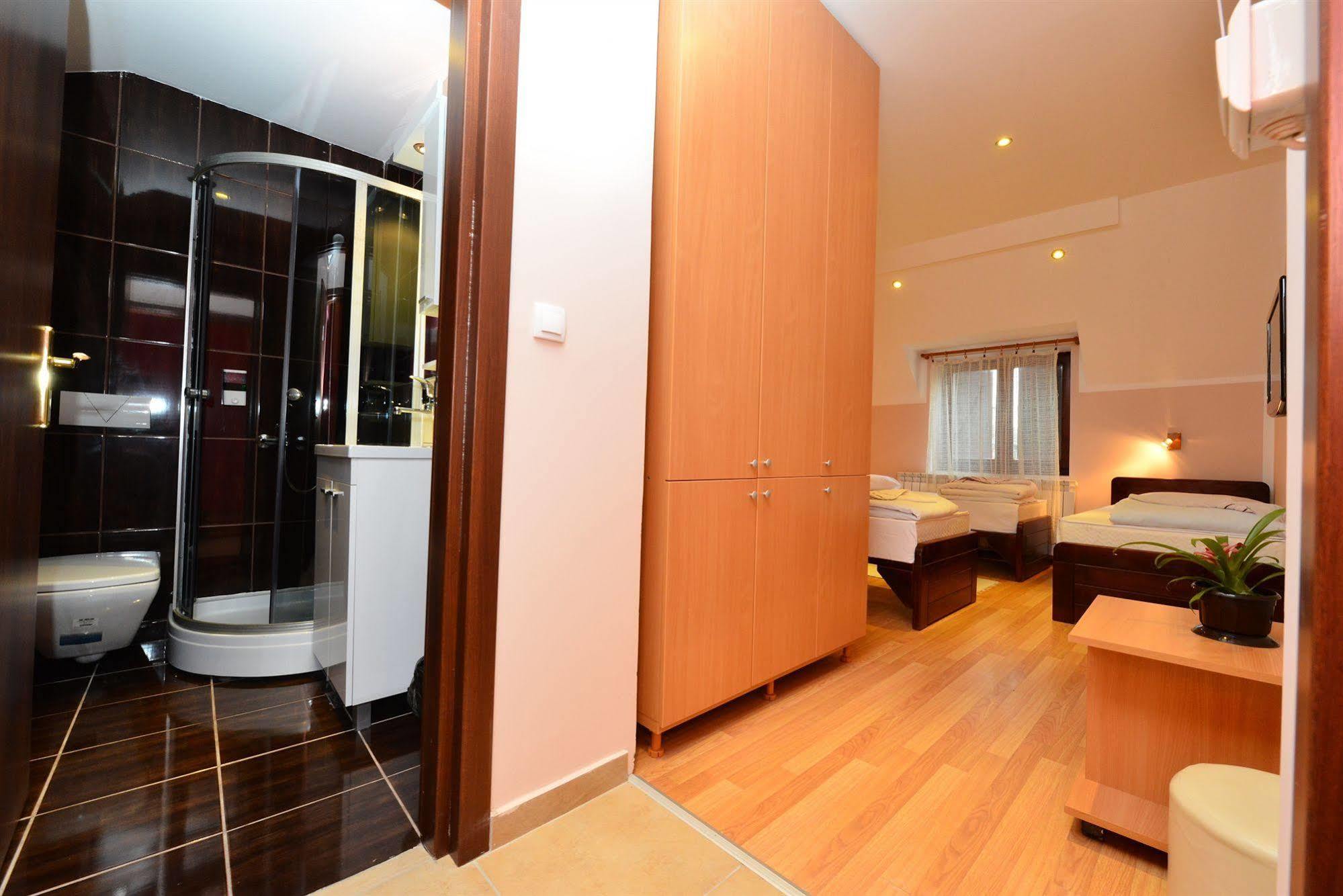 Hotel Prenociste Stojic Novi Sad Exterior foto
