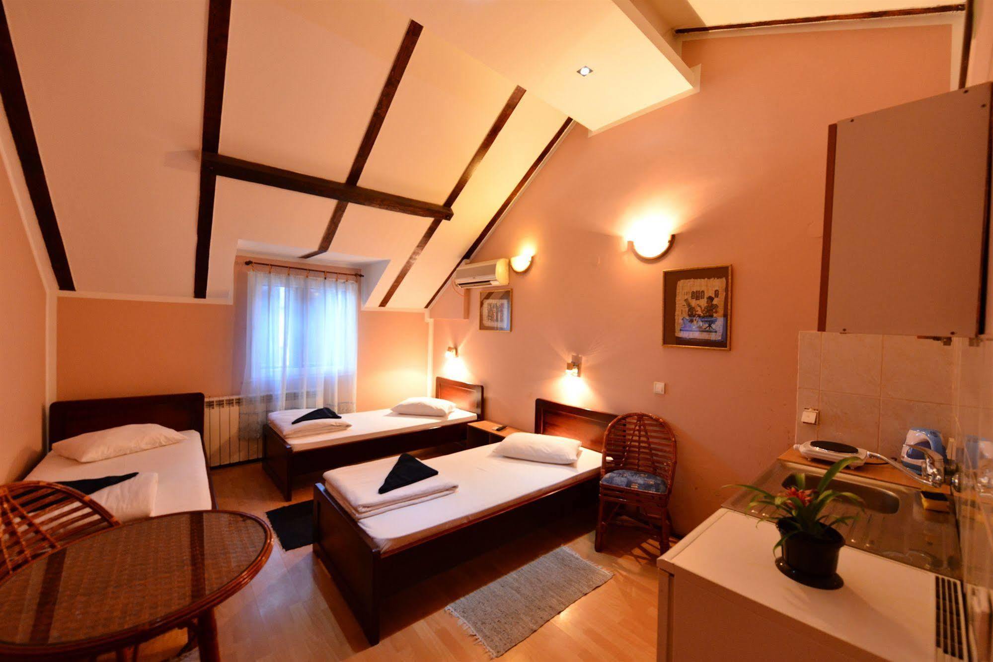 Hotel Prenociste Stojic Novi Sad Exterior foto