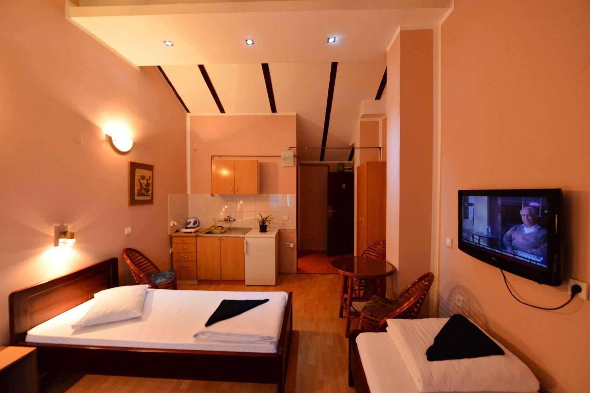 Hotel Prenociste Stojic Novi Sad Exterior foto