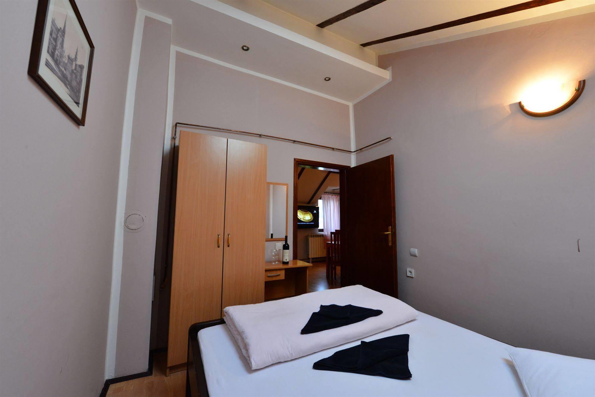 Hotel Prenociste Stojic Novi Sad Exterior foto