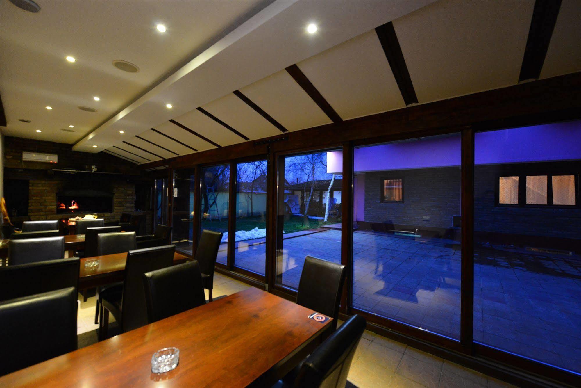 Hotel Prenociste Stojic Novi Sad Exterior foto