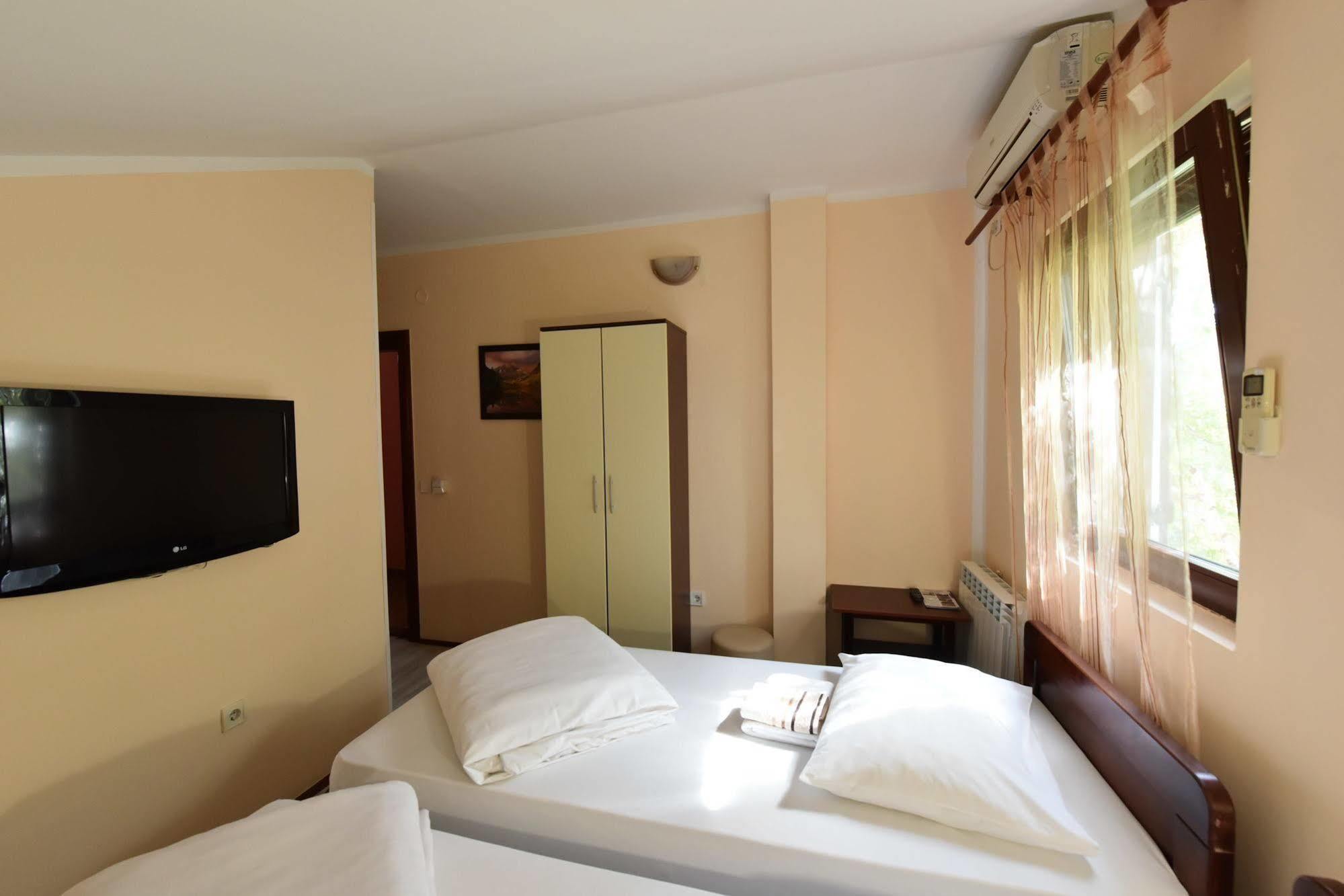 Hotel Prenociste Stojic Novi Sad Exterior foto