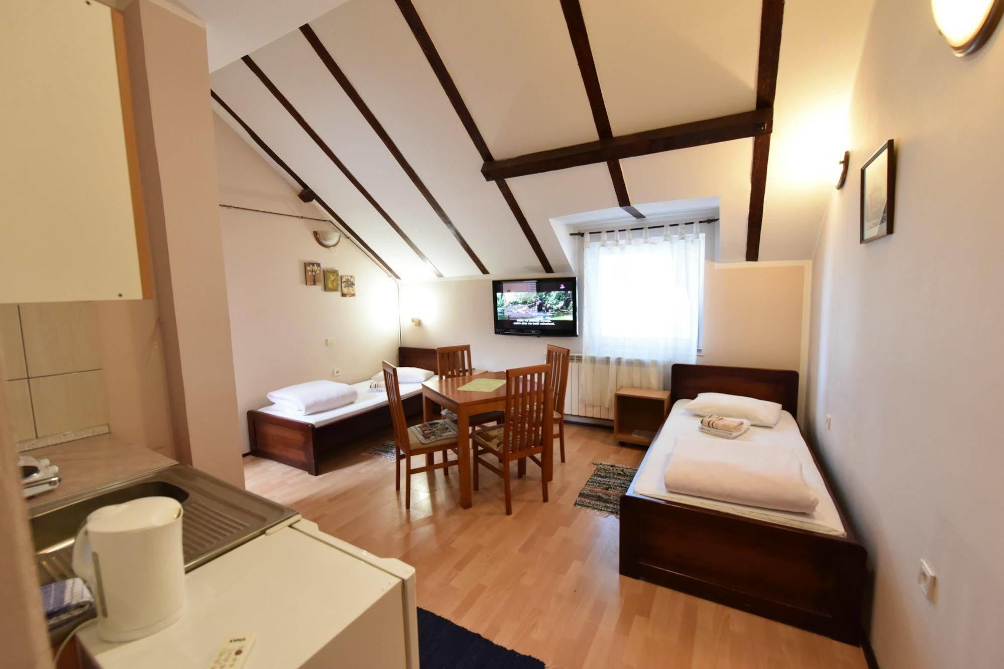 Hotel Prenociste Stojic Novi Sad Exterior foto